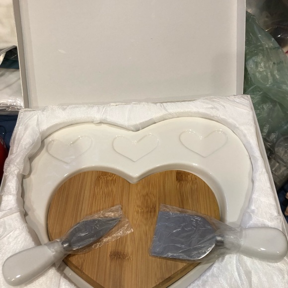 Debora Carlucci White Porcelain and Wood 3pc Cheese Cutting Board - Picture 3 of 4